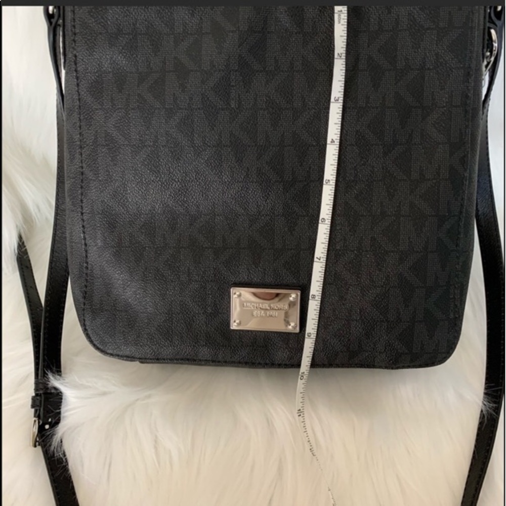 Michael Kors cross shoulder Black Signature